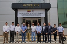 에콰도르 국제통상장관, 보령제약 안산공장 방문