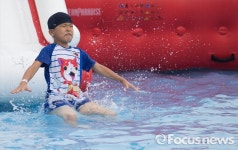 [포토] 스릴 넘치는 미끄럼틀