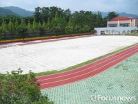 하동중 친환경 힐링운동장 마련