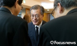 [포토] 故 박형규 목사 빈소 조문하는 문재인