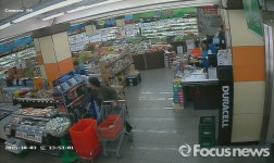 마트에서 면도기 세트만 슬쩍…70대 여성 검거