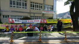 [포토] 불법 돈사관련 전병원 의원, 주민들과 대화