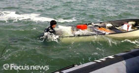 군산 해상서 레져보트 전복침수사고...4명 구조
