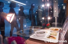 [포토] 김영란법 시행 첫 날, 줄 서서 기다리는 의원회관 구내식당