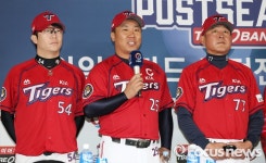 [포토] 각오를 밝히는 이범호 KIA 주장