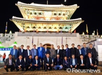 부울경 포럼 상공인 40여명, 남강유등축제장 찾아