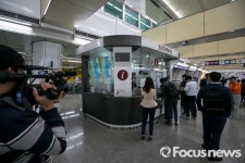 [포토] 지하철5호선 김포공항역서 승객 스크린도어에 끼어 사망