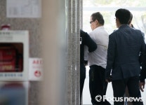 [포토] 모습 드러낸 오패선 터널 총격범 성병대
