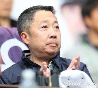 [포토] 박수치는 박정원 두산그룹 회장