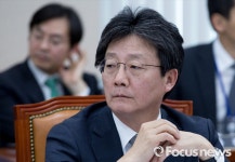 [포토] 기재위 참석한 유승민 새누리당 의원