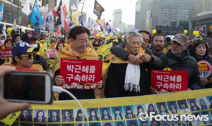 이재명, 윤석열 탄핵안 통과 후 여의도 촛불집회 참석 및 메시지 전달