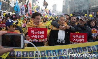 [포토] [12.03 6차 촛불집회] 행진하는 이재명 시장