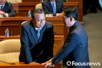 [포토] 의견 나누는 이정현 대표-김도읍 원내수석