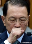 [포토] 기침하는 김기춘