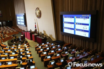 [포토] 박근혜 대통령 탄핵안 투표, 무효표 처리 사례는?
