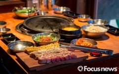 [포토] 강남 추풍령칼삼겹살의 한상차림