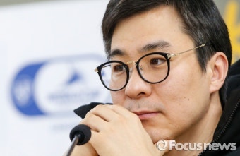 [포토] 생각 잠긴 김선태 쇼트트랙 대표팀 감독