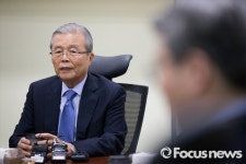 [포토] 초청 간담회 참석한 김종인