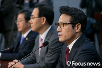 [포토] 개혁보수신당 첫 원내대표는?