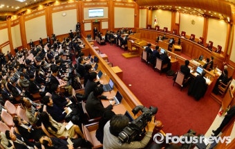 [포토] 관심집중 박근혜 대통령 탄핵심판 첫 변론