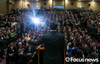 [포토] 개혁보수신당 중앙당 창당발기인대회서 인사말하는 정병국 위원장