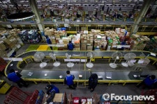 [포토] 설 명절 앞두고 분주한 우편물류센터