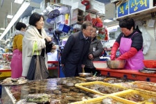 [포토] 부산 자갈치시장 방문한 문재인 전 대표 부부