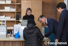 [포토] 마장동주민센터 방문한 문재인 전 대표