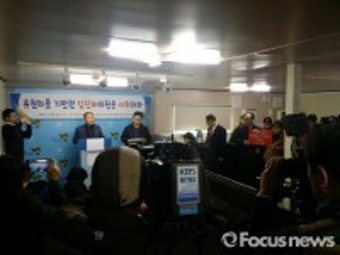 '김진태 의원' 사퇴촉구 기자회견장서 한바탕 소란