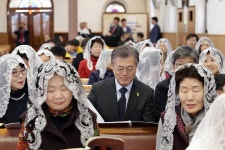 [포토] 북동성당 미사 참석한 문재인 전 대표