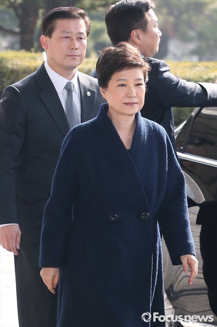 조국 대표, 참고인 신분으로 검찰 출석…비공식 회의 이사장 임명 의혹 조사