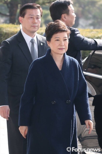 조국 대표, 참고인 신분으로 검찰 출석…비공식 회의 이사장 임명 의혹 조사