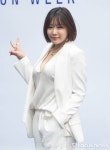 [포토] [K-포토] 포즈 취하는 성아