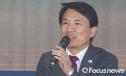 [포토] 답변하는 김진태 의원