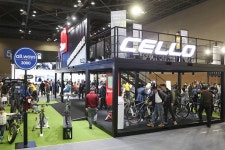 [포토] 삼천리 자전거 부스 둘러보는 관람객들