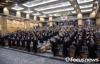 [포토] 선서하는 신임 법관들