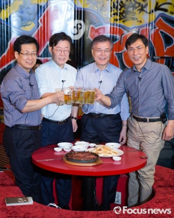 [포토] 건배하는 더불어민주당 대선 경선 주자들
