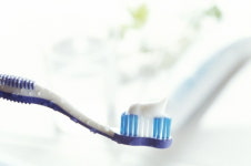 이만 닦으면 끝?…칫솔로 지키는 나의 치아건강