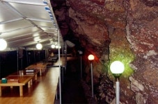 더위사냥+이색체험, 일석이조 동굴식당이 뜬다