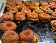 미국 칼로리 폭탄버거, 5달러면 하루종일 굶어도 배불러