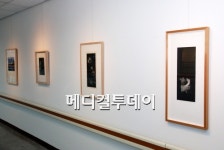 [메디포토] 강원대학교병원, BLACK & WHITE 판화전시회