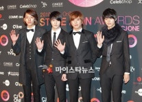 [스타포토] 씨앤블루 검은 수트로 등장