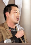 황해 하정우 거울 보다 문득 구남처럼 중국인 같다는 생각 들었다