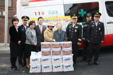 [메디포토]중앙대용산병원, 홀몸 어르신에 위문품 전달