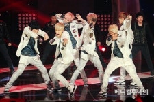 B.A.P MR 제거 영상 화제, 그냥 라디오 틀어놓은 줄 착각