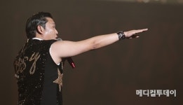 64-11-2-2-2, 싸이의 물음표 결과 2 “우리 마음속 항상 1”