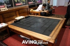 탄소 99.5%를 깔고 잔다 럭스데이 숯 침대 선보여