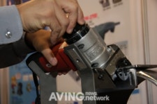 [TOOlS&AUTOCON 2010] 대성지티, 한 손으로 작업 가능한 원터치면취기 소개