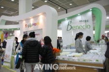 토이앤맘, 세면대에서도 씻길 수 있는 아기 욕조 Puj 선보여