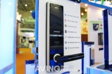 [SECUTECH 2011] 서울통신기술, 차세대 디지털 도어록 삼성 이지온(SHS-5120) 도어록 선보여
